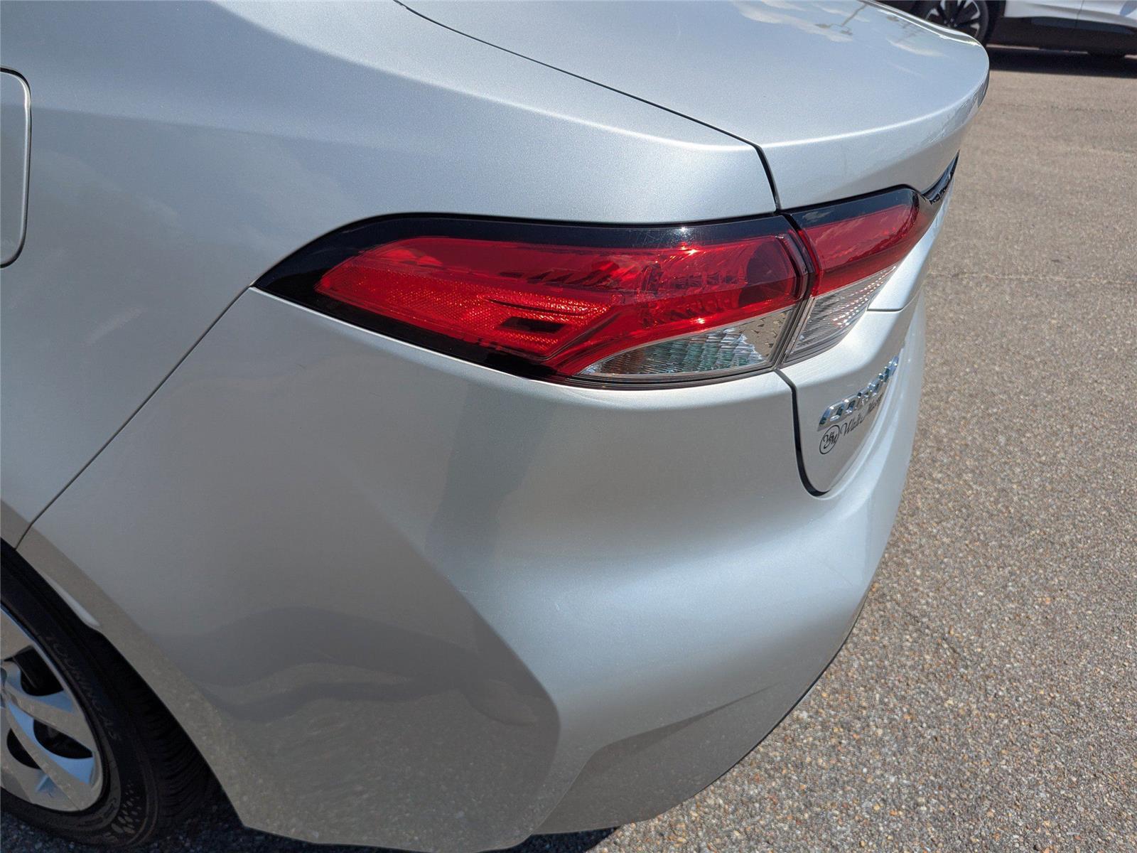 2022 Toyota Corolla LE photo 12