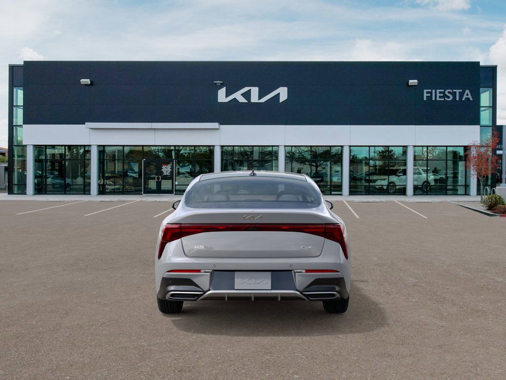 2025 Kia K5 GT-Line photo 4