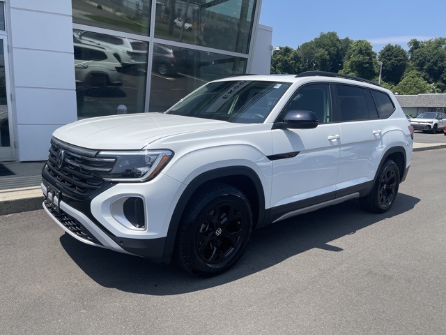 2024 Volkswagen Atlas Peak Edition SE Technology photo 2