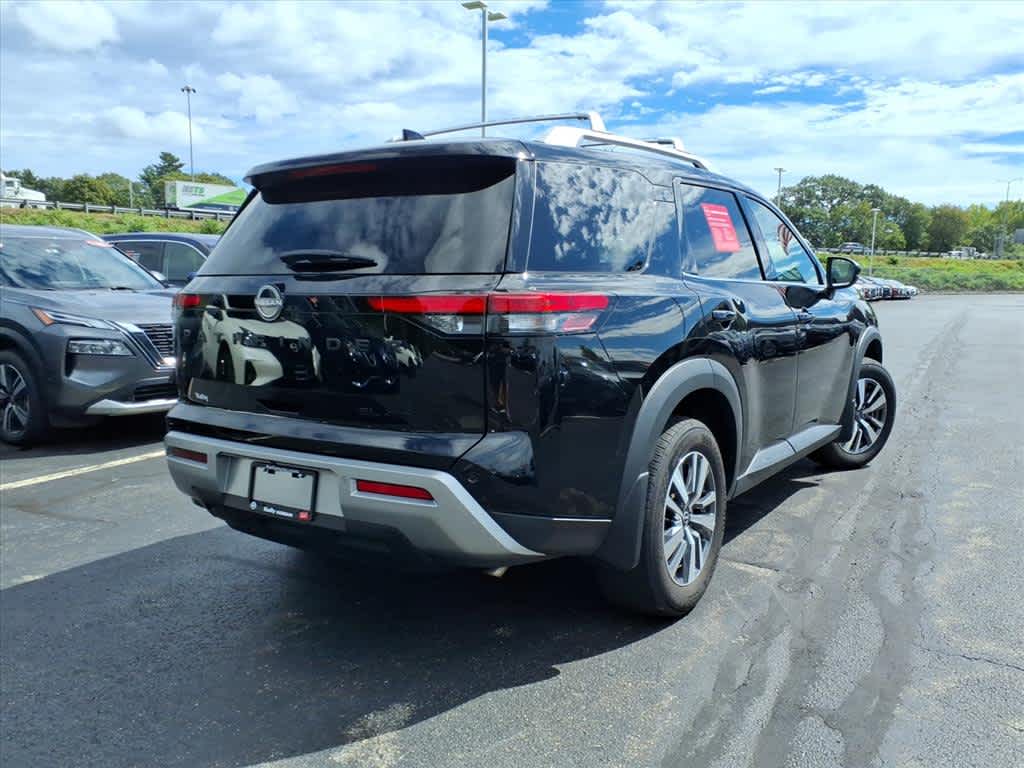 2024 Nissan Pathfinder SL photo 4