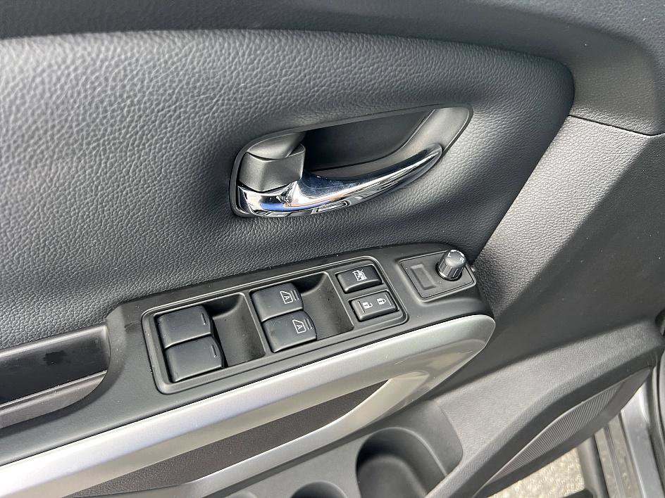 2024 Nissan Titan SV photo 19