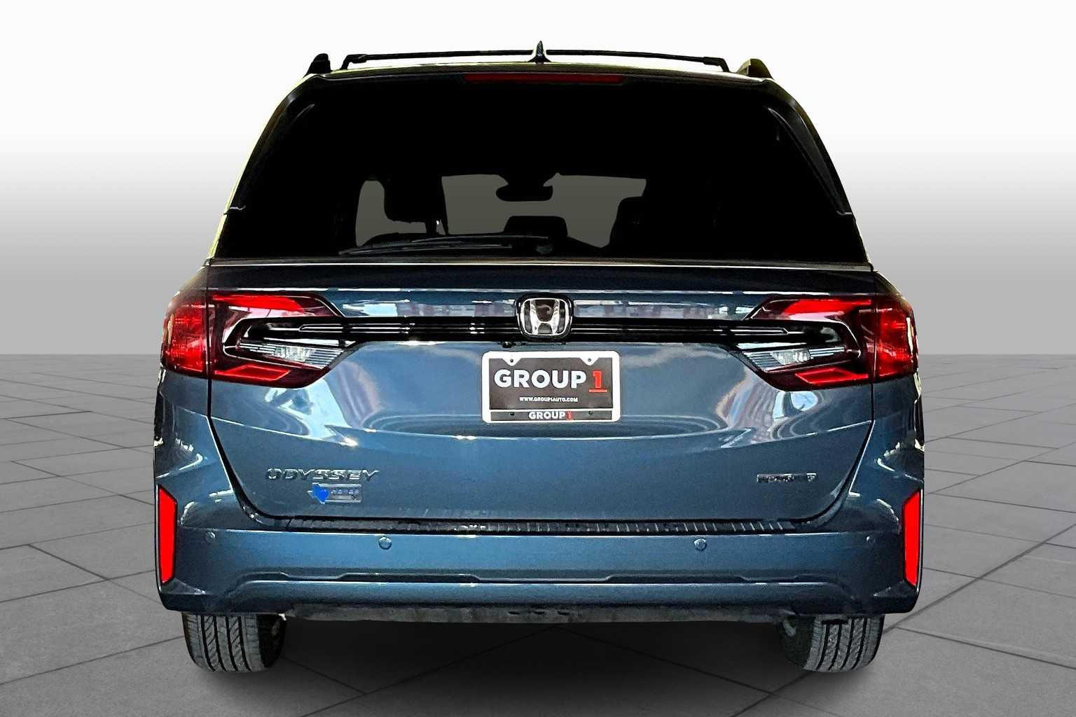 2025 Honda Odyssey Touring photo 4