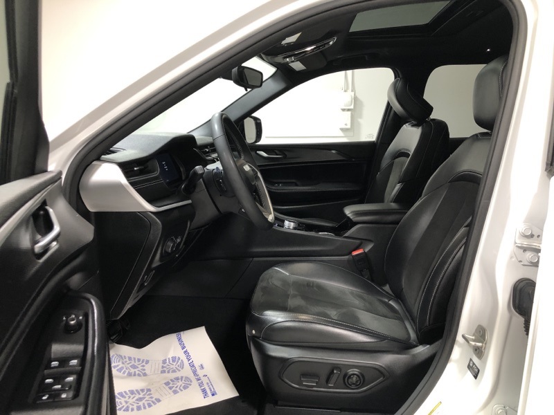 2023 Jeep Grand Cherokee Altitude photo 19