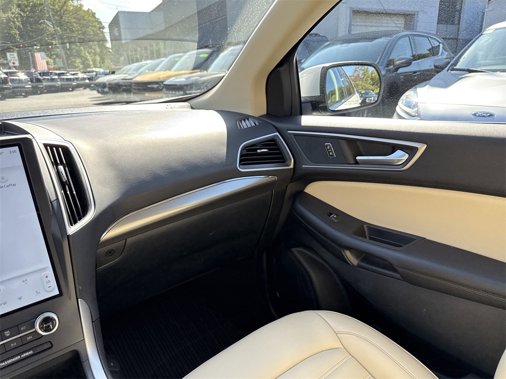 2022 Ford Edge SEL photo 24