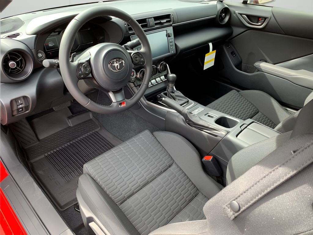 2025 Toyota GR86 photo 4