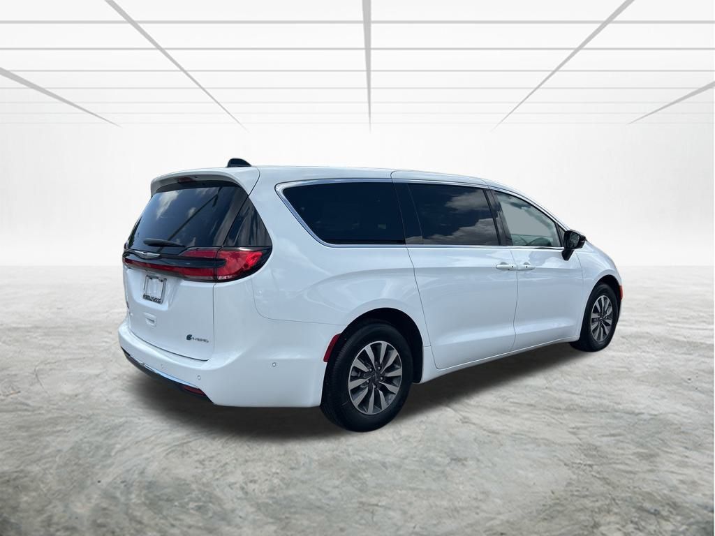 2025 Chrysler Pacifica Hybrid photo 4
