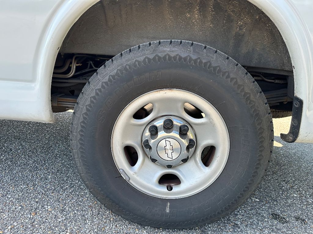 2019 Chevrolet Express Passenger 3500 LT photo 4