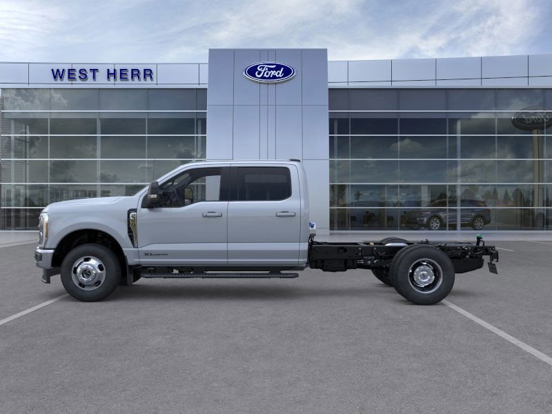 2025 Ford F-350 Lariat photo 4