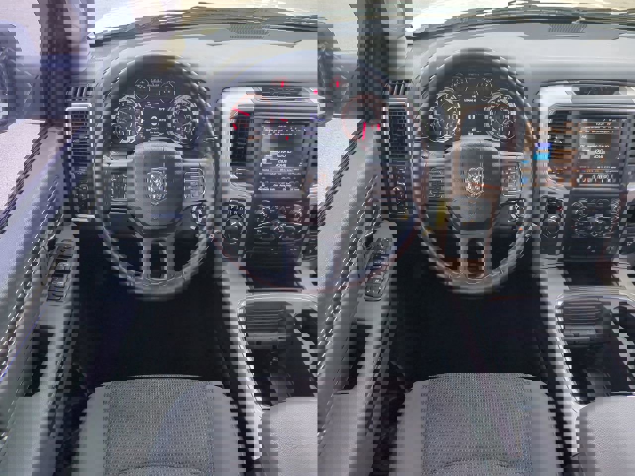 2017 Ram 1500 SLT photo 15