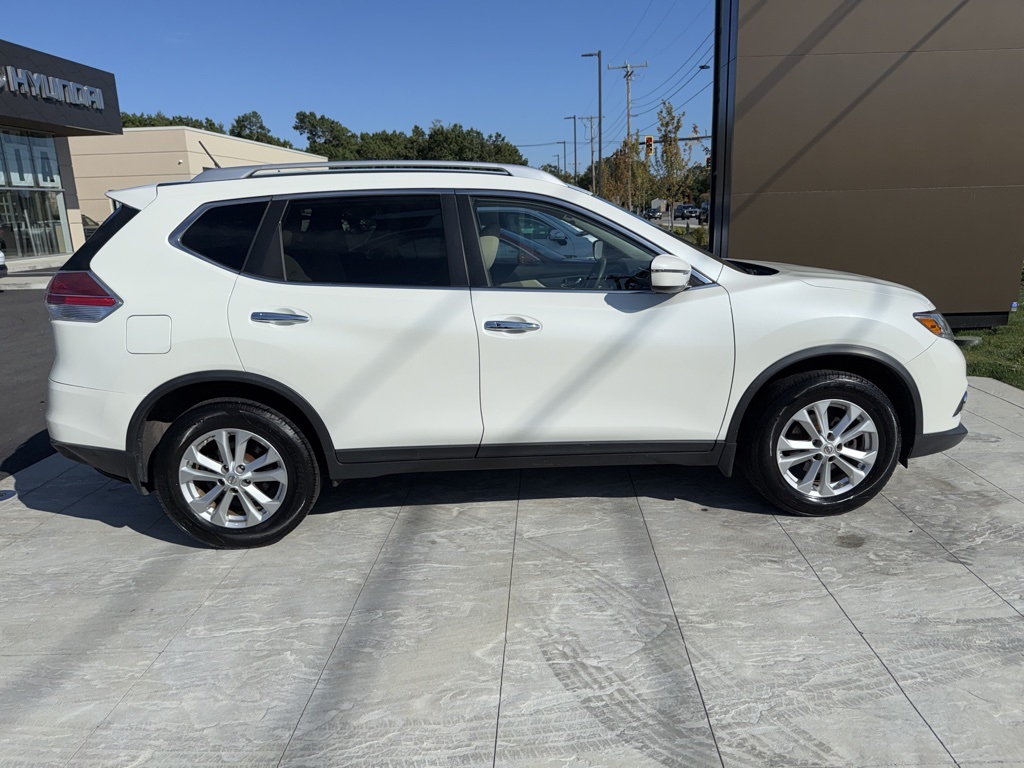 2016 Nissan Rogue SV photo 5