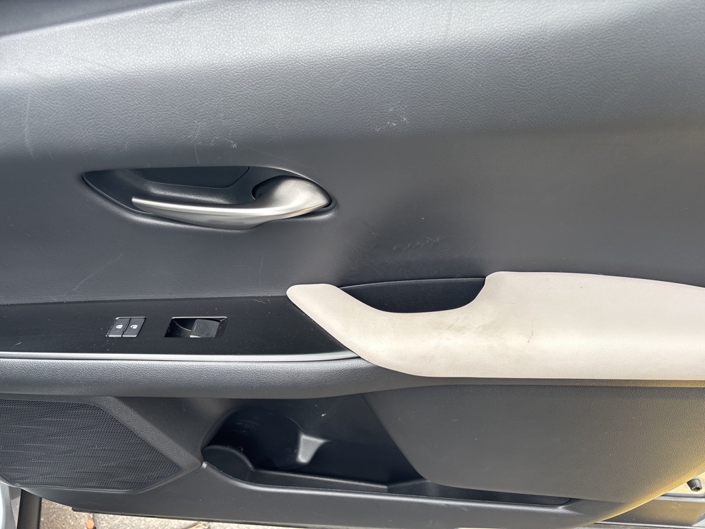 2020 Lexus UX 250h Premium photo 29