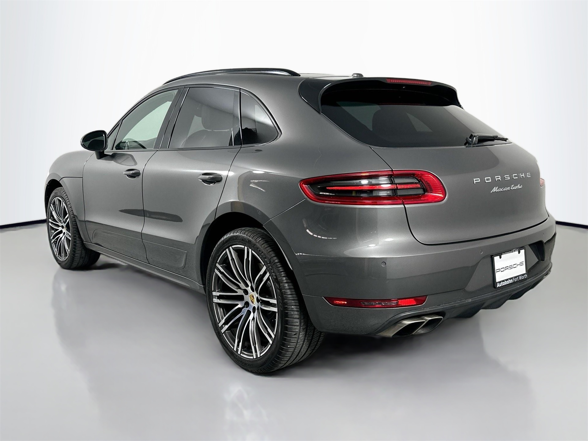 2018 Porsche Macan Turbo photo 3