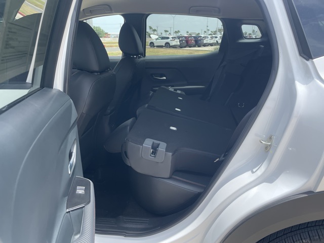 2025 Nissan Kicks SR photo 16