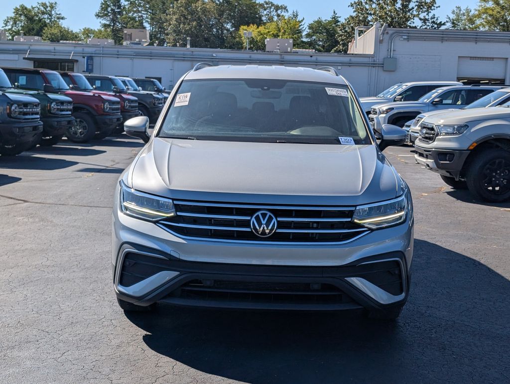 2023 Volkswagen Tiguan S photo 2