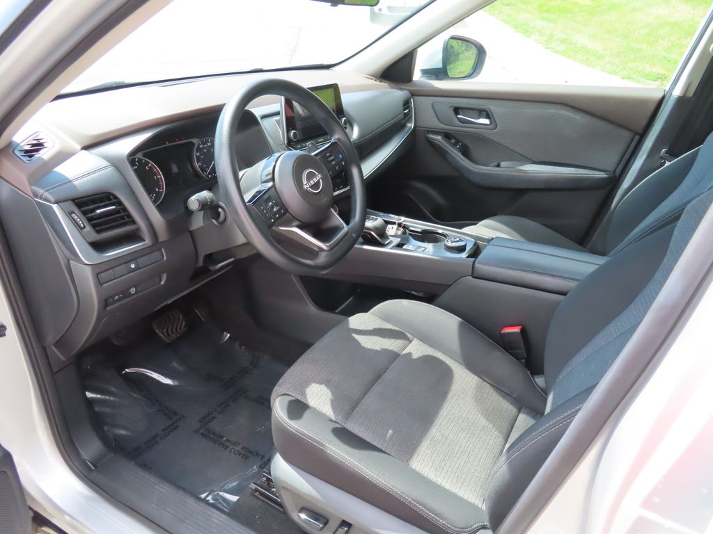 2023 Nissan Rogue SV photo 9
