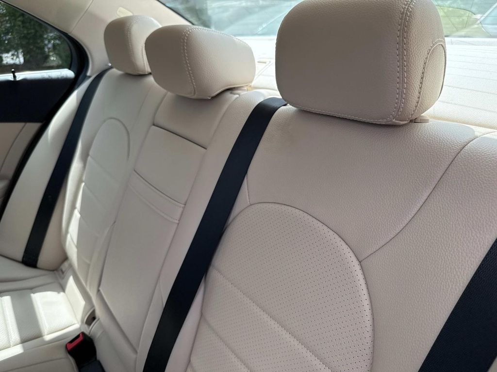 2016 Mercedes Benz C 300 photo 13