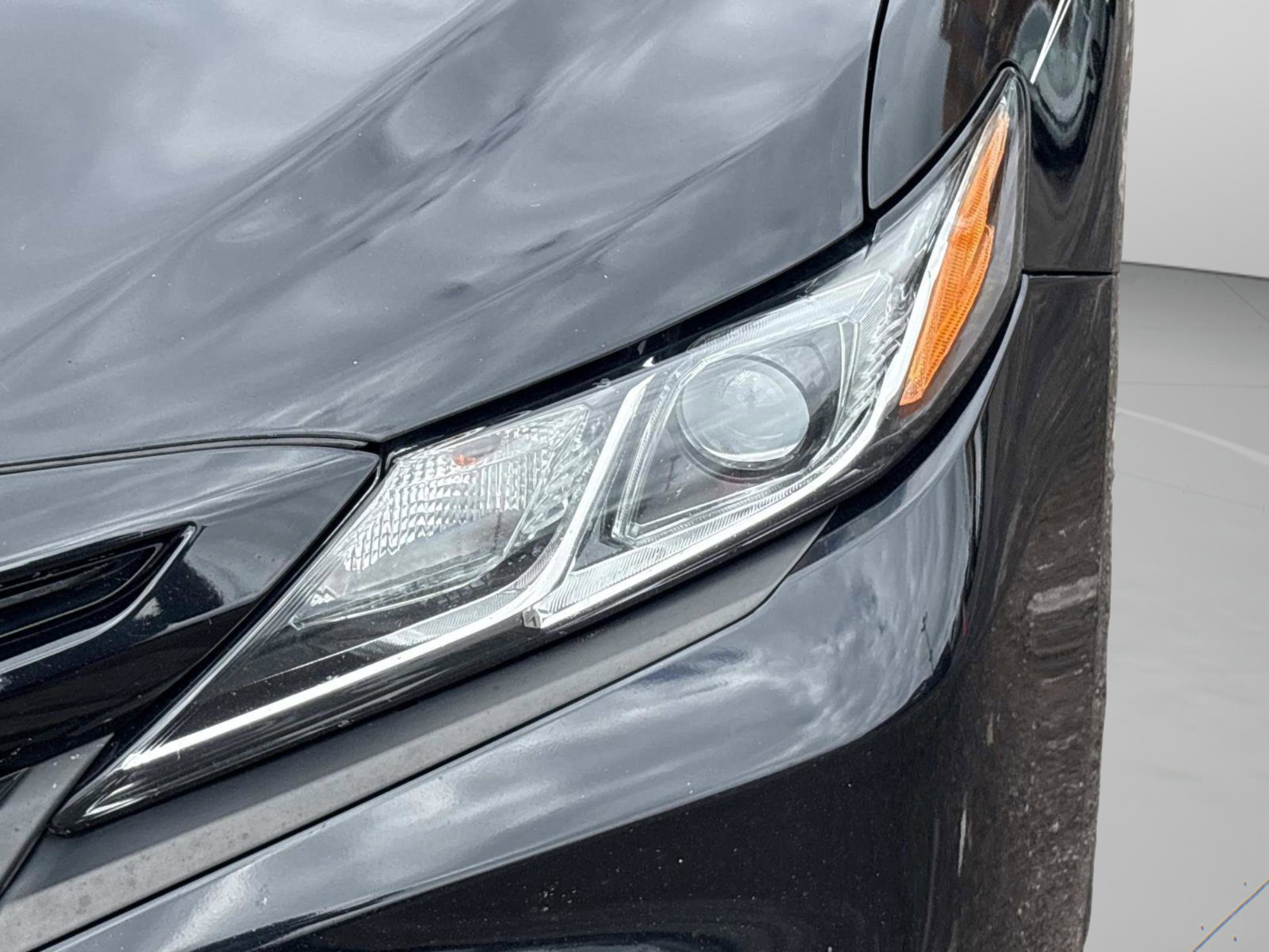 2019 Toyota Camry SE photo 10