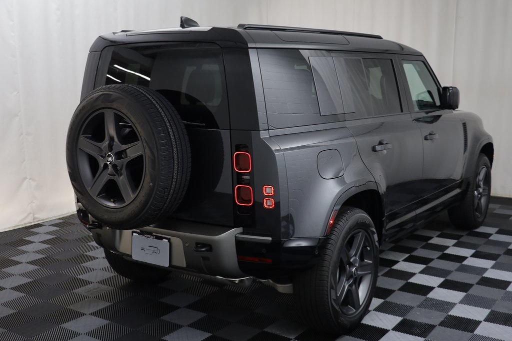 2025 Land Rover Defender 110 X-Dynamic SE photo 18