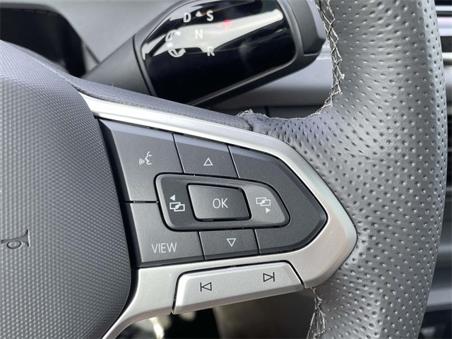 2025 Volkswagen Tiguan SE R-Line Black photo 30