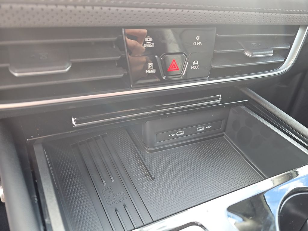 2025 Volkswagen Atlas Peak Edition SE photo 10