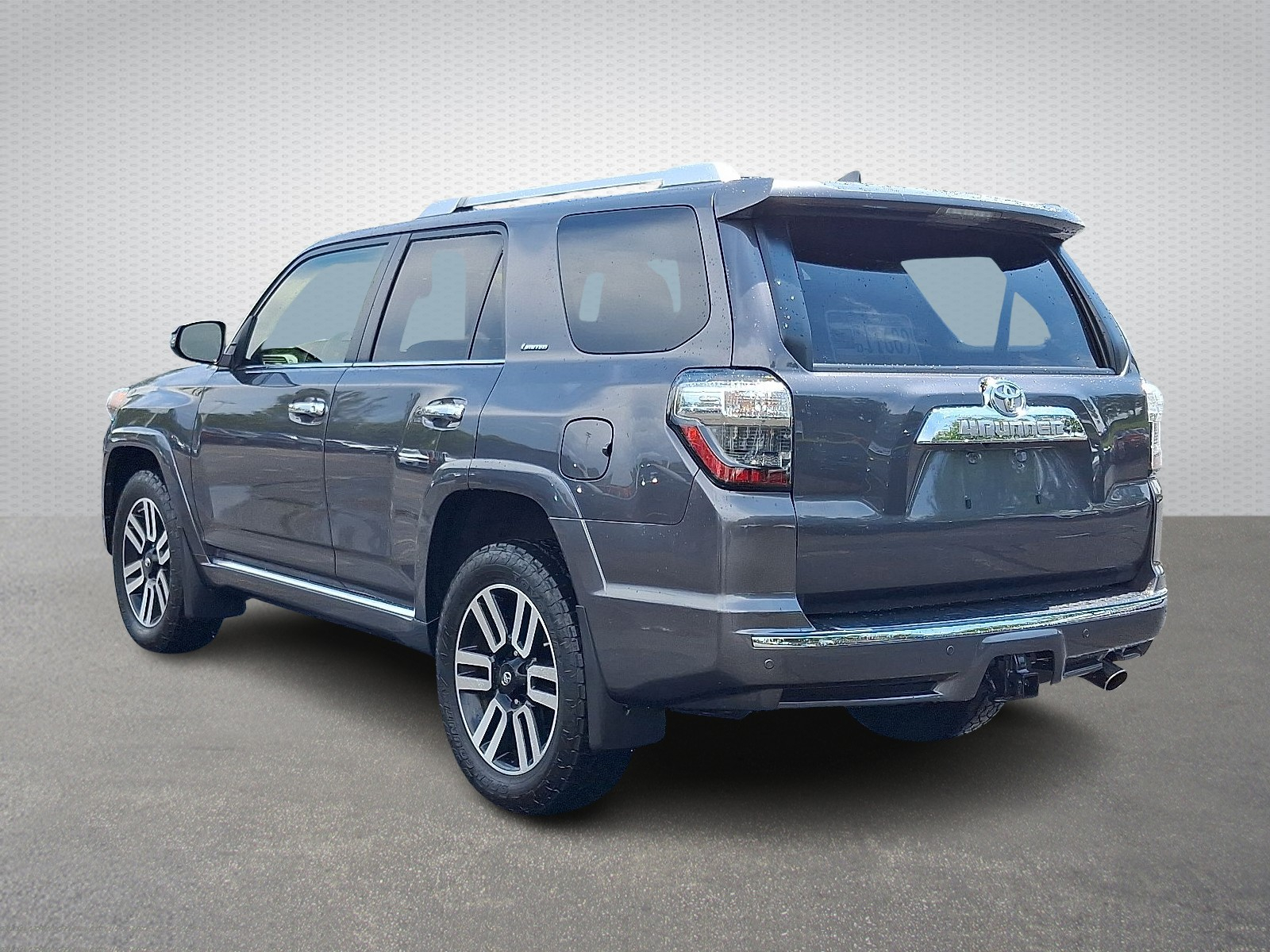 2019 Toyota 4Runner SR5 photo 4