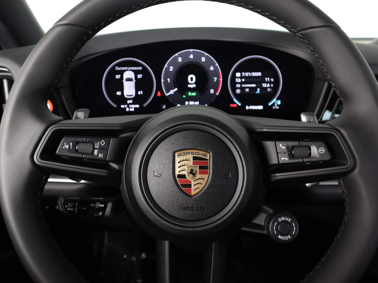 2025 Porsche Cayenne E-Hybrid photo 17