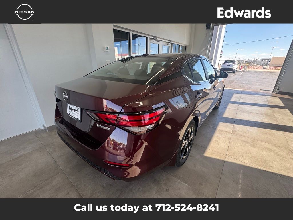 2025 Nissan Sentra SV photo 4