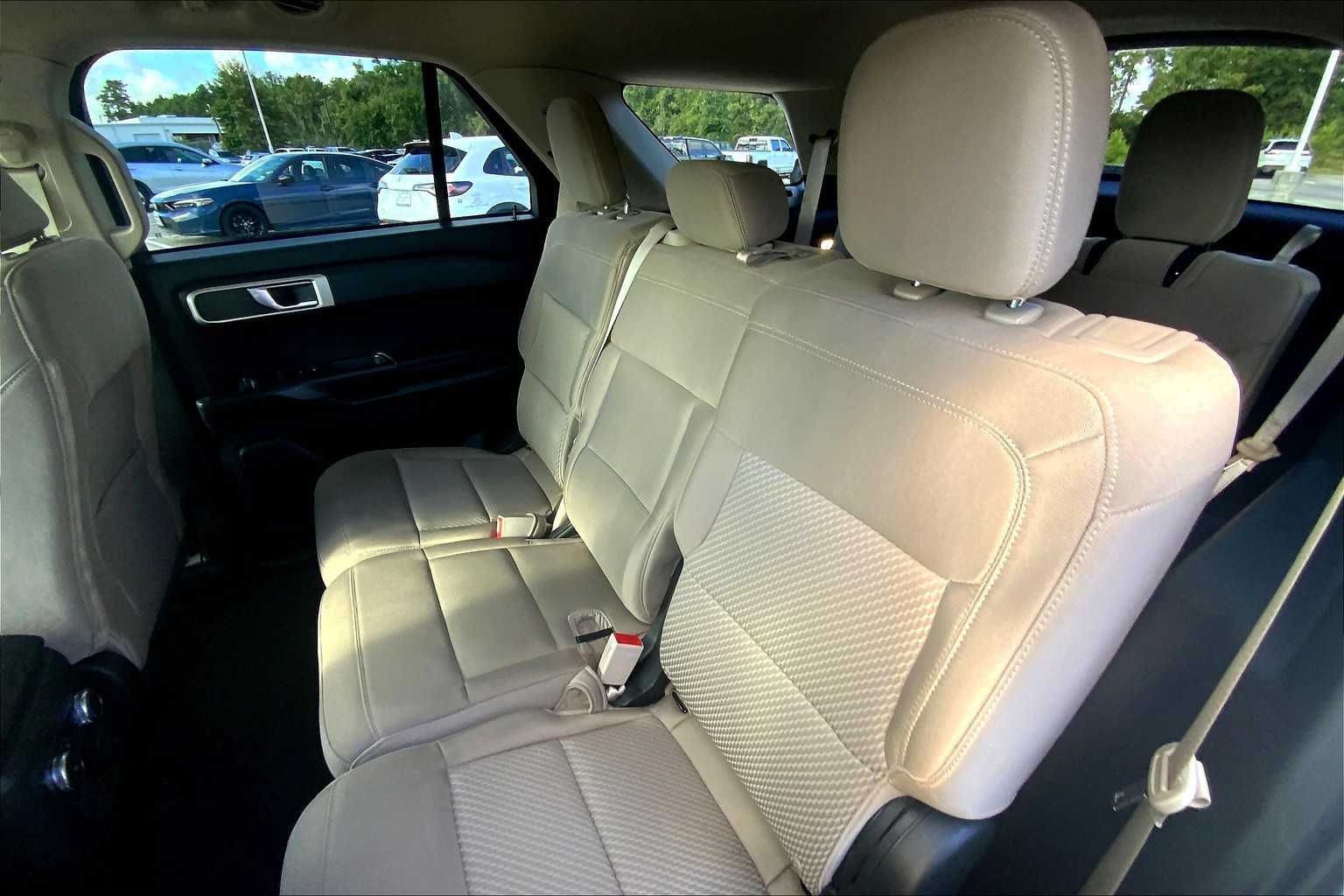 2022 Ford Explorer Base photo 15