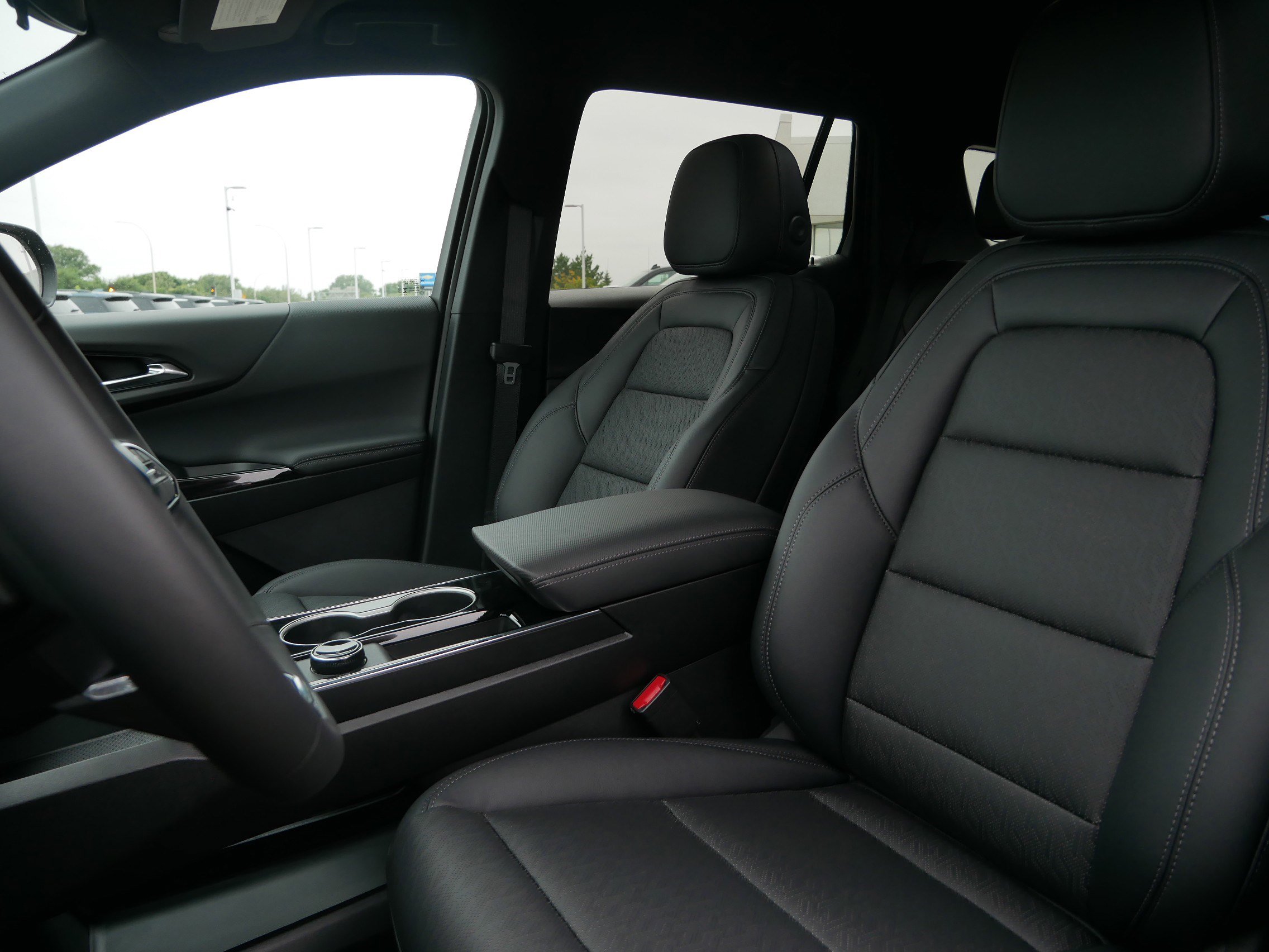 2026 Chevrolet Equinox LT photo 4