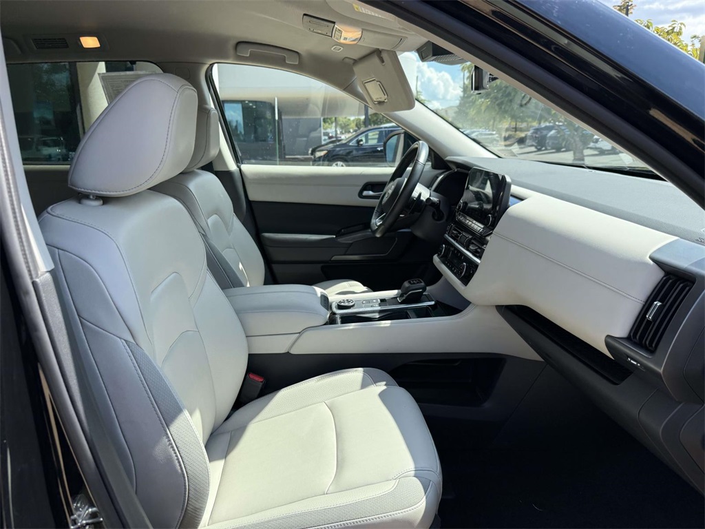 2023 Nissan Pathfinder SL photo 12