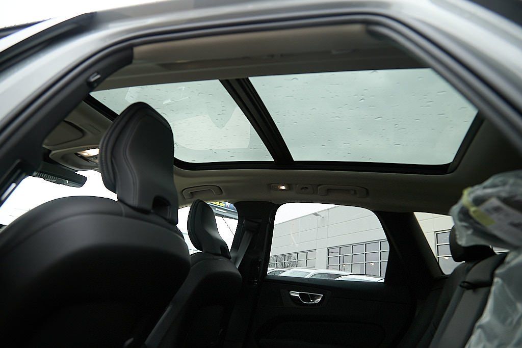 2026 VOLVO XC60 - Image 21