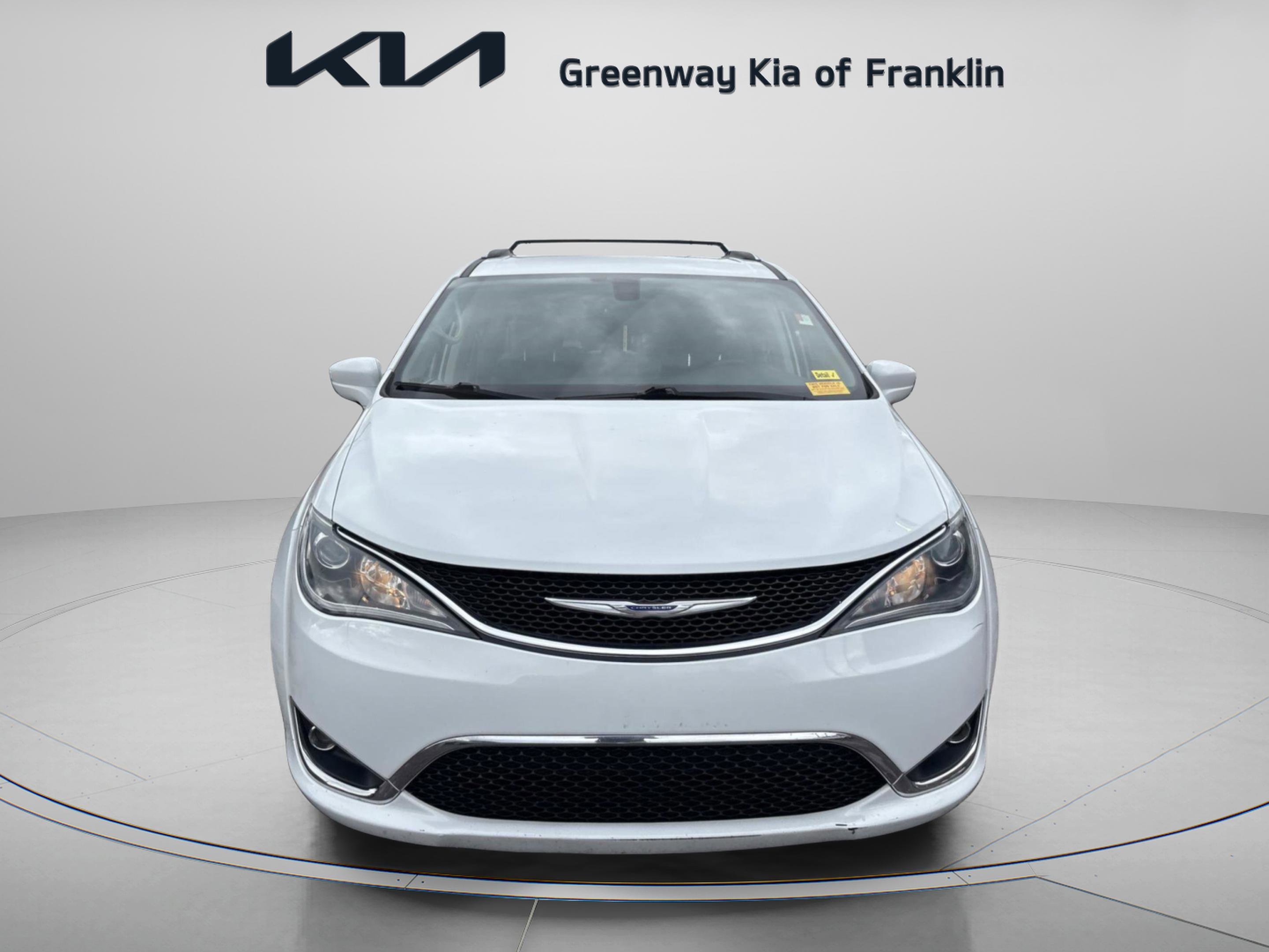 2019 Chrysler Pacifica Touring L photo 2