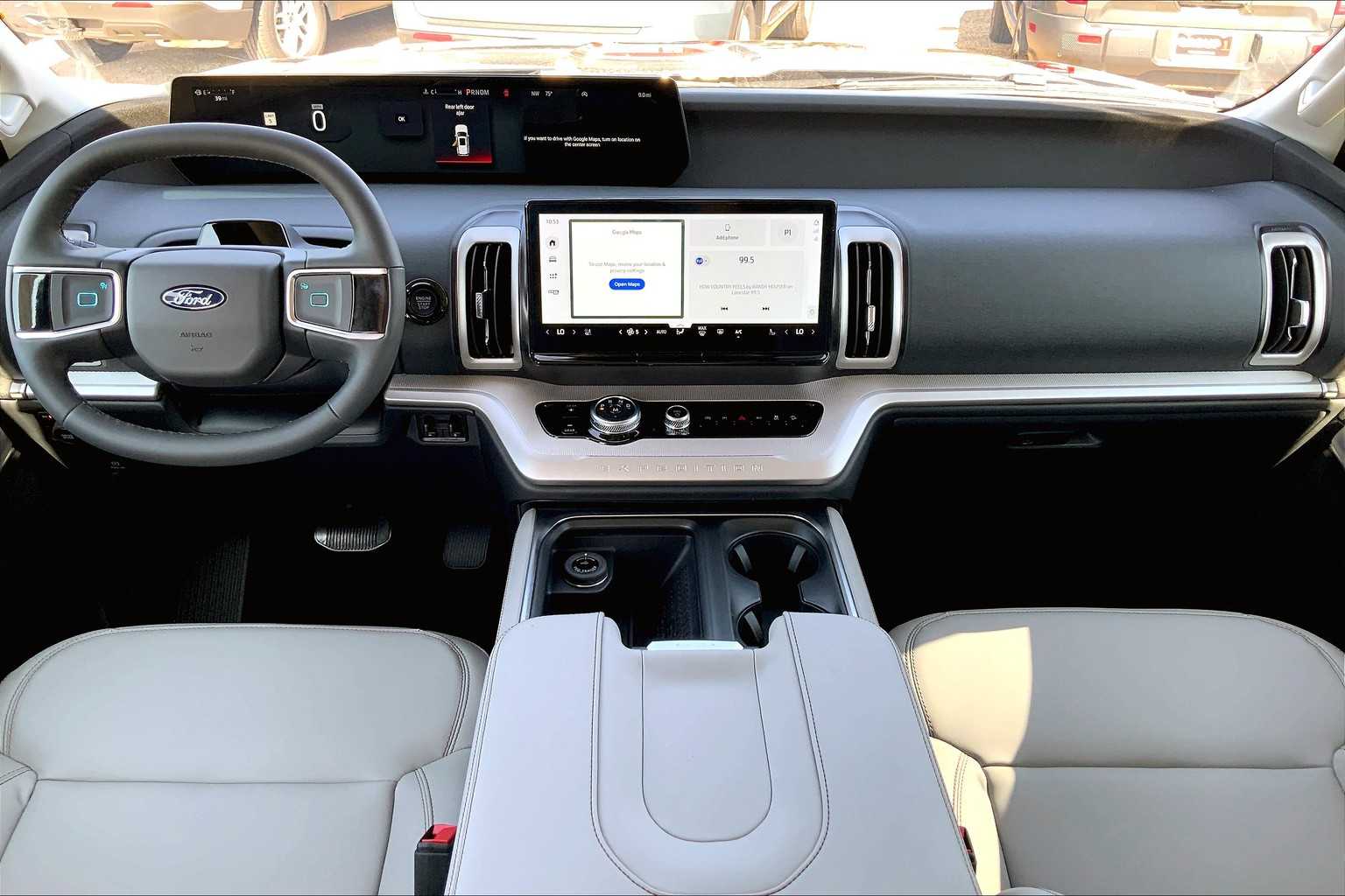 2025 Ford Expedition photo 4