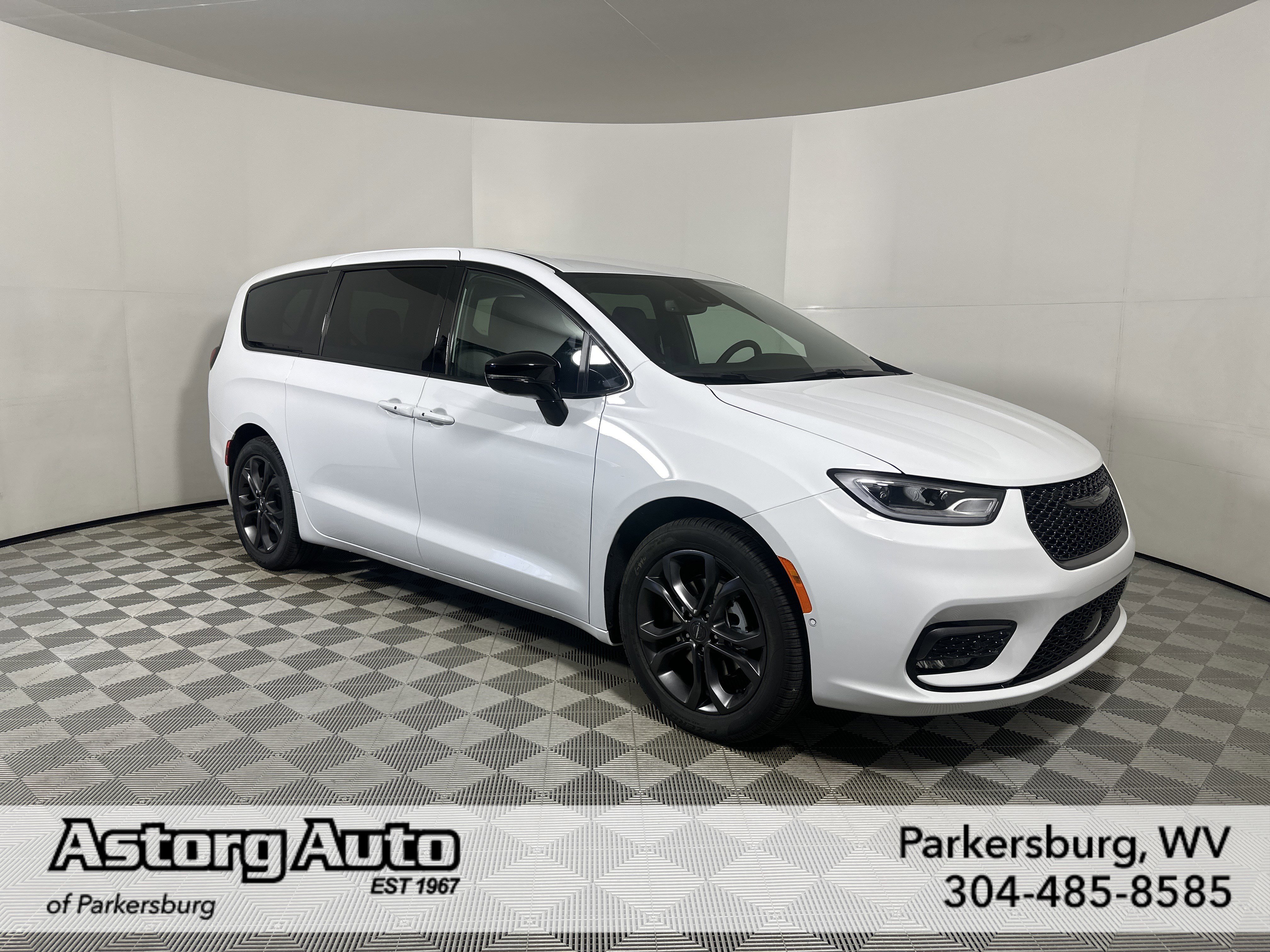 2026 Chrysler Pacifica Select's photo