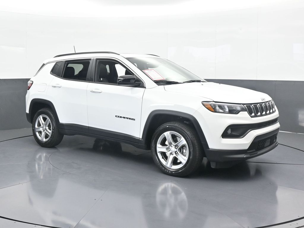 2023 Jeep Compass Latitude photo 4