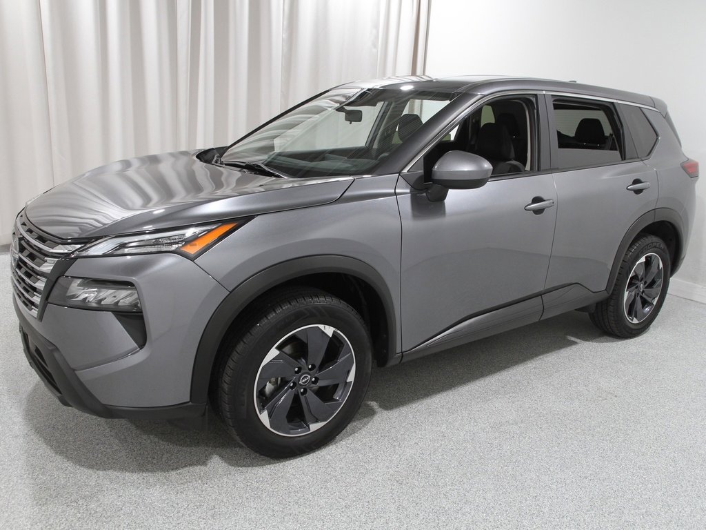 2024 Nissan Rogue SV photo 2