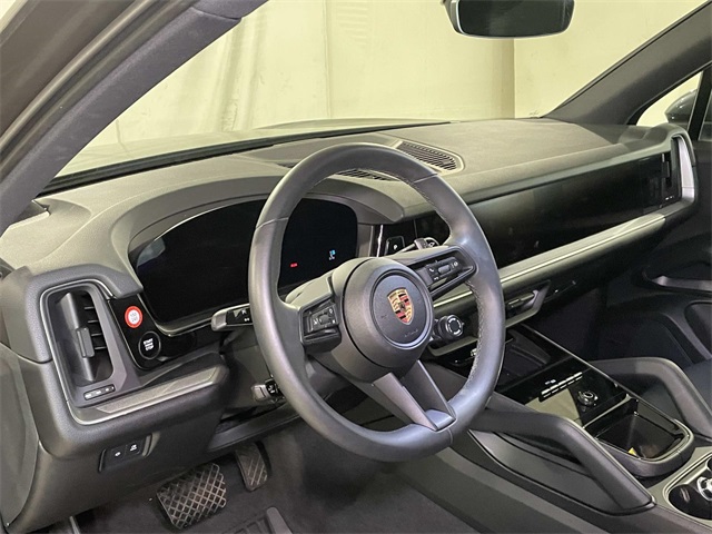2025 Porsche Cayenne photo 3