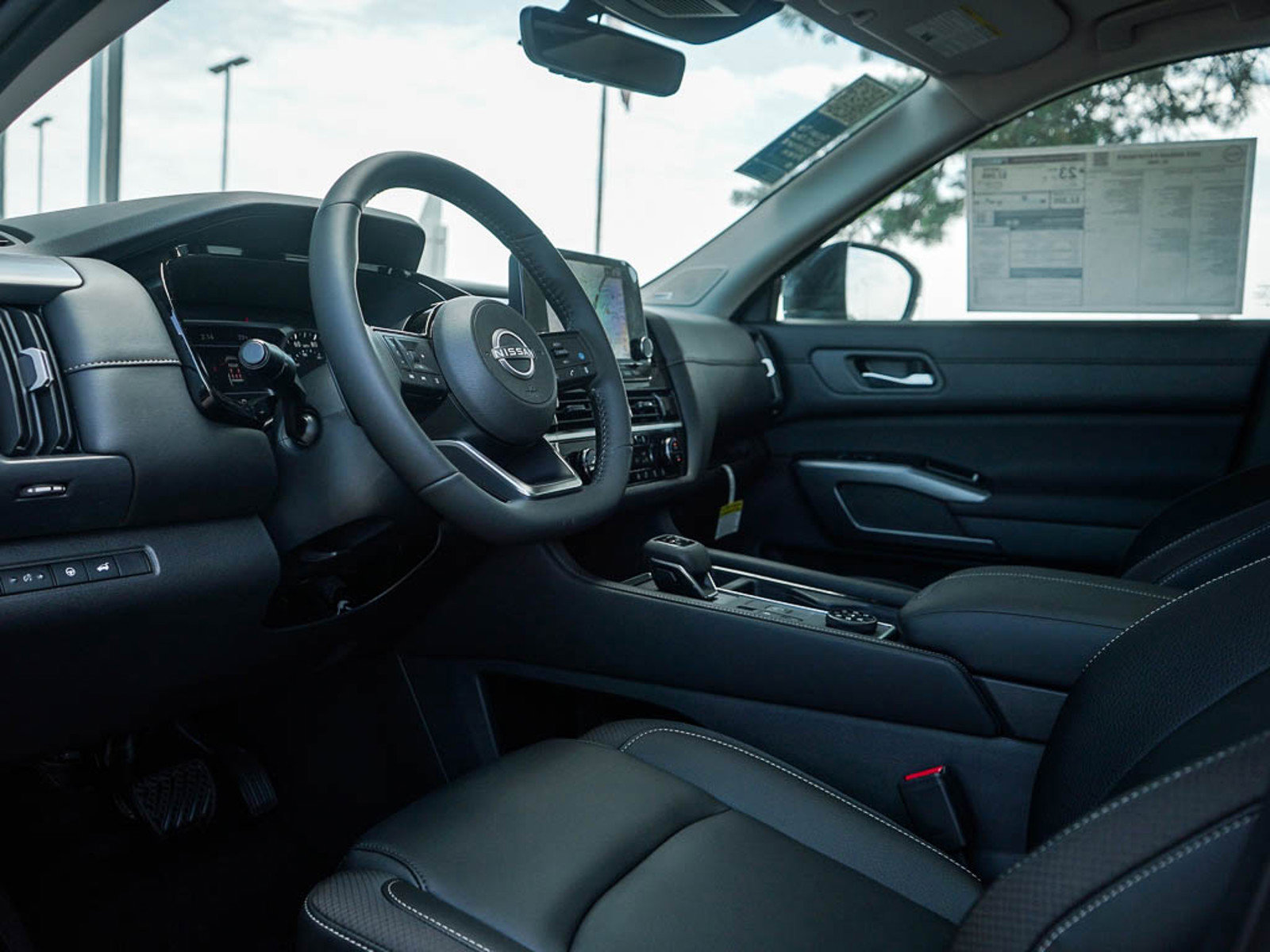 2025 Nissan Pathfinder SL photo 18