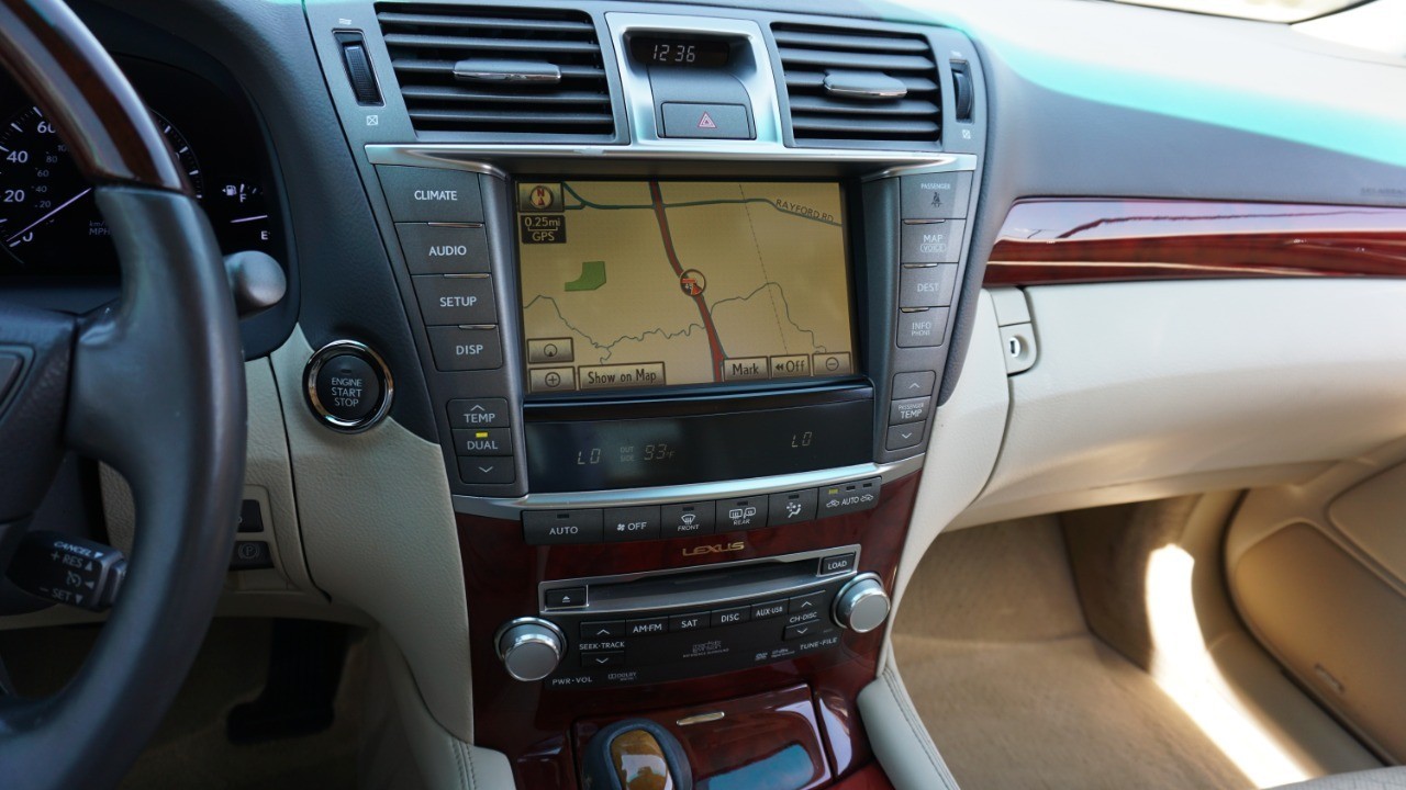 2011 Lexus LS 460 photo 16