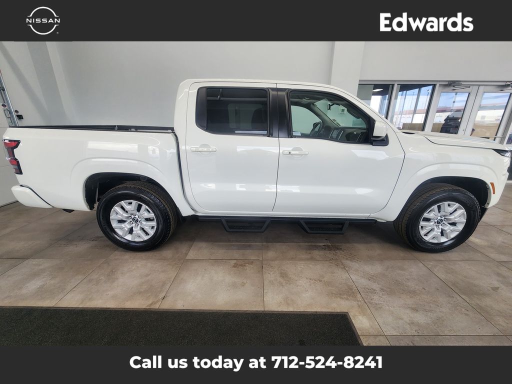 2022 Nissan Frontier SV's photo