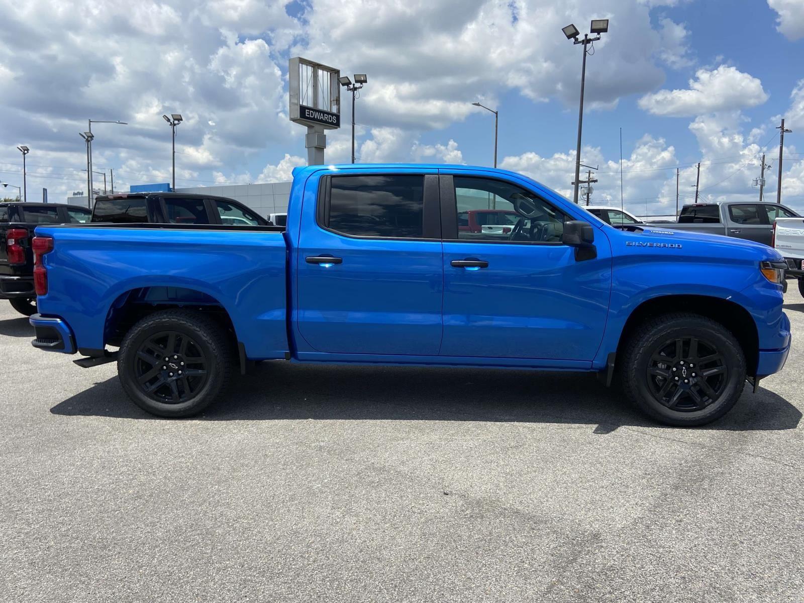 2025 Chevrolet Silverado 1500 Custom photo 5
