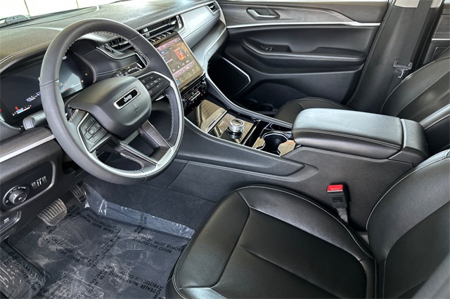 2023 Jeep Grand Cherokee Limited photo 2