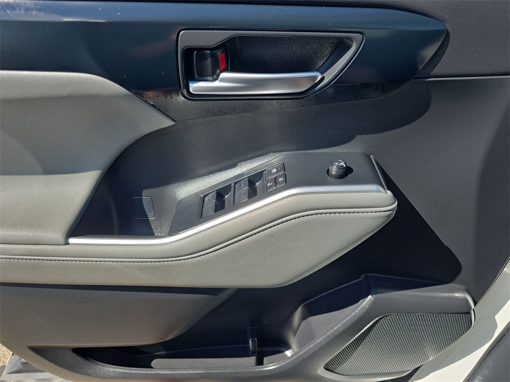 2023 Toyota Highlander XLE photo 18