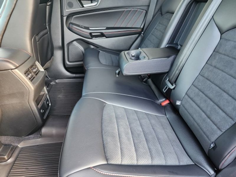 2024 Ford Edge ST-Line photo 9