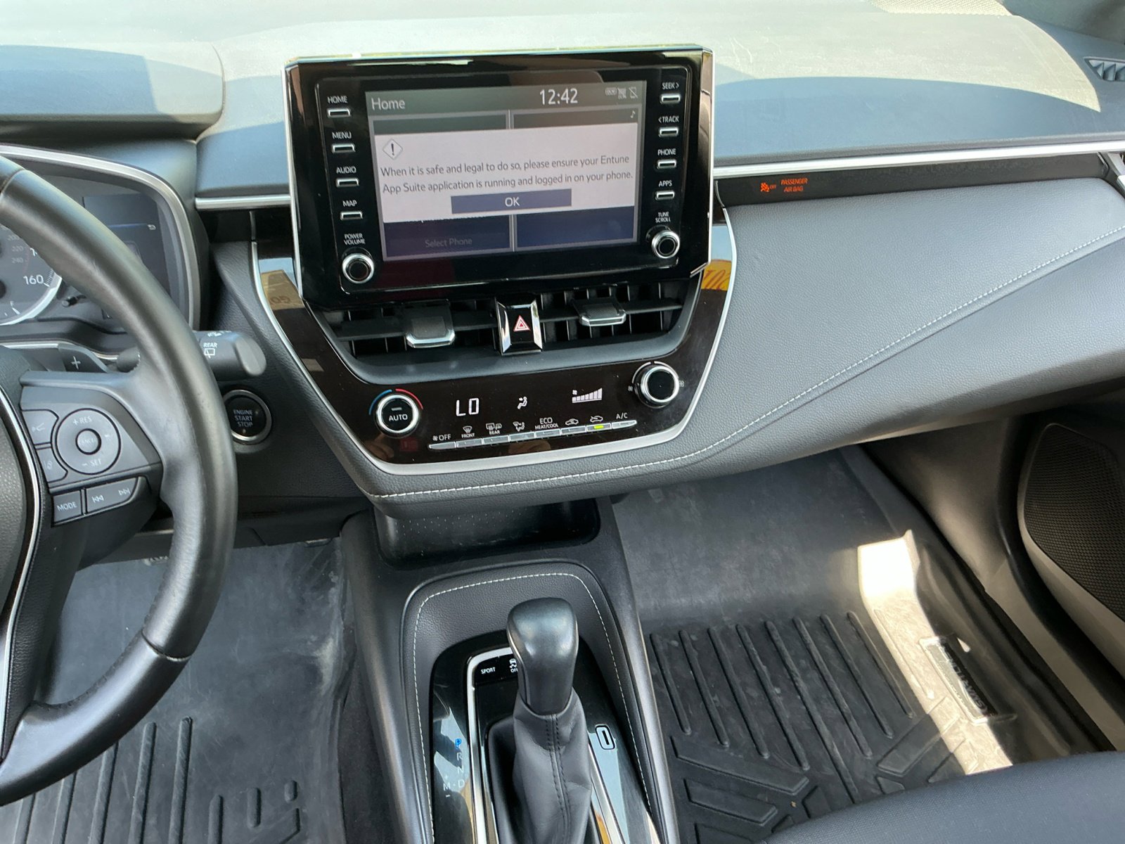 2019 Toyota Corolla XSE photo 18