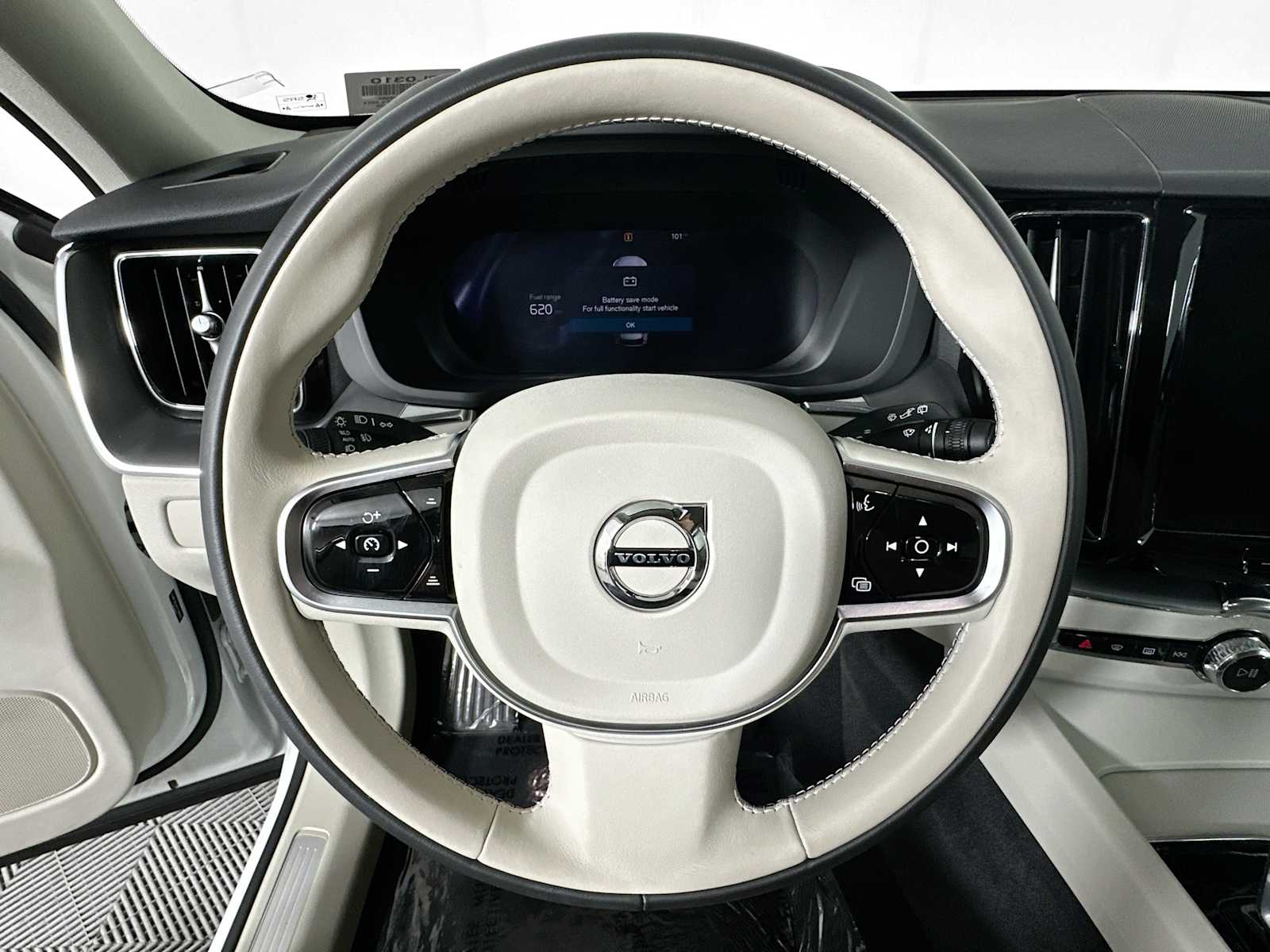 2025 Volvo XC60 B5 Core photo 10