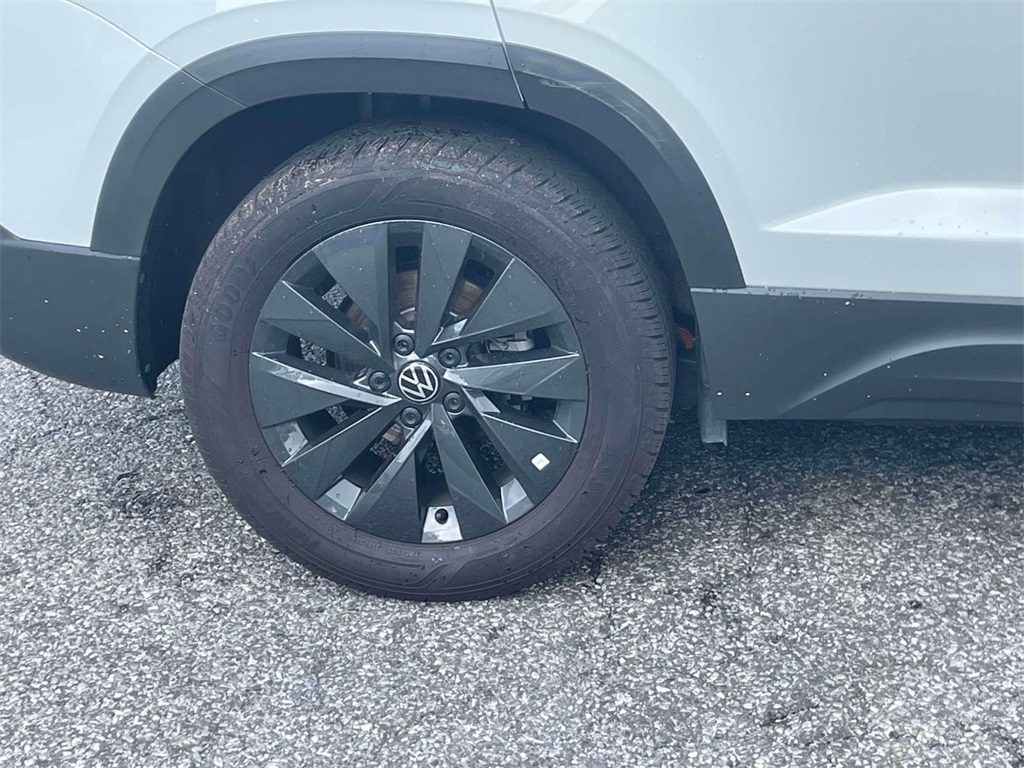 2022 Volkswagen Taos S photo 3