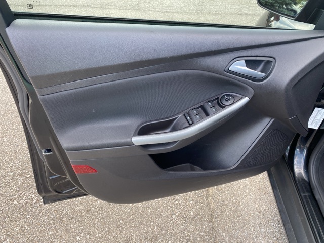2014 Ford Focus SE photo 16
