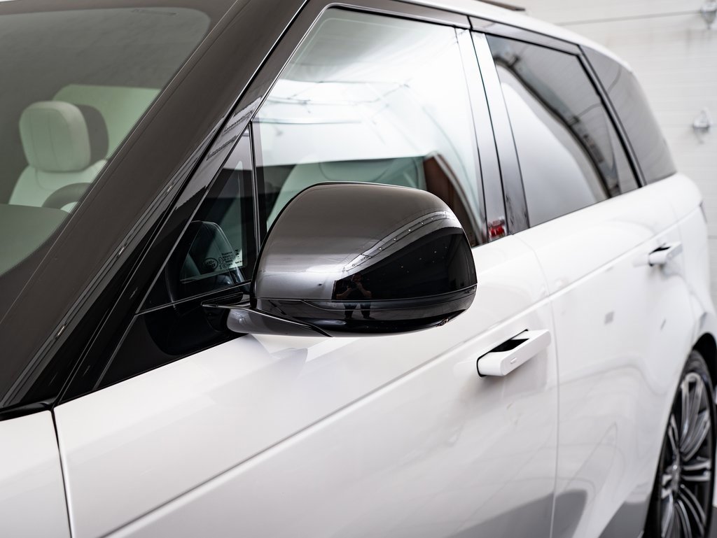 2025 Land Rover Range Rover Sport SE photo 16