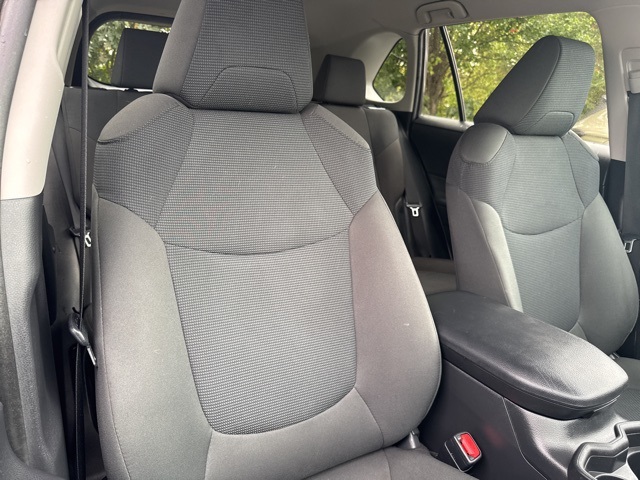 2021 Toyota RAV4 Hybrid LE photo 11